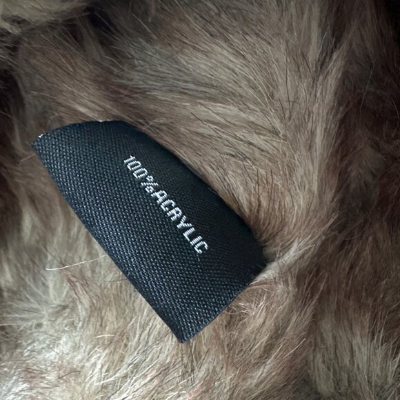 NWT HIPSTER Trapper Winter Hat Knit Faux Fur-Lined Hearts Nordic Button Chin - Picture 6 of 7